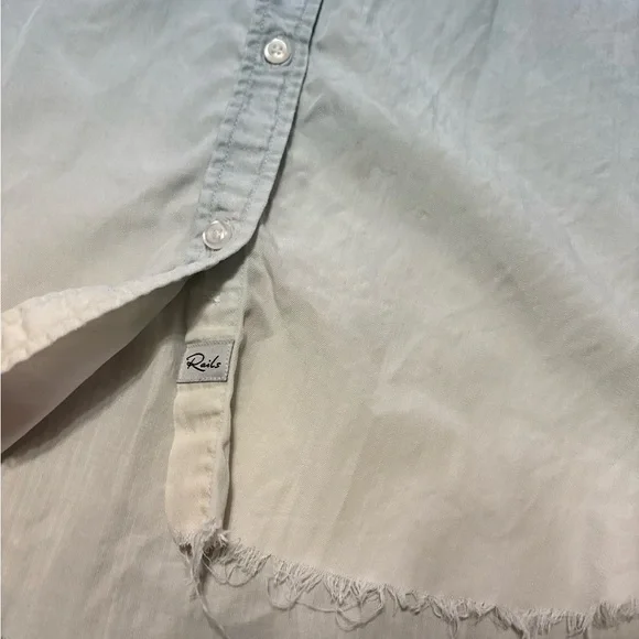 Rails NWOT Lex Short Sleeve Button Up in Light Vintage Dip Dye Raw Hem Medium - Picture 3 of 7